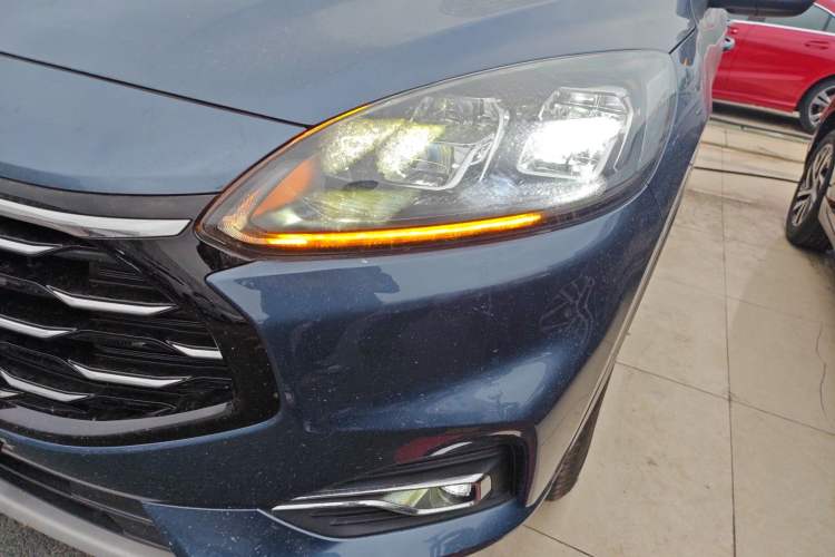 Used Ford Escape 2020 EcoBoost 245 Four-Wheel Drive Luxury Edition Left Front Headlight