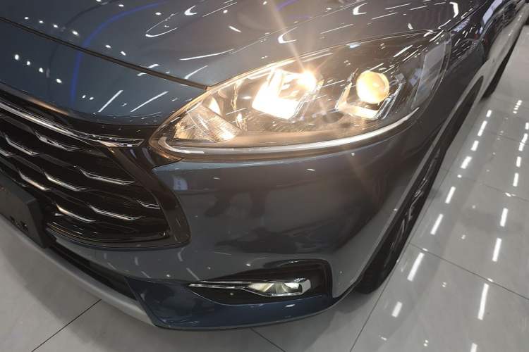 Used Ford Escape 2020 EcoBoost 245 Two-Wheel Drive Smart & Enjoyment Model Left Front Headlight