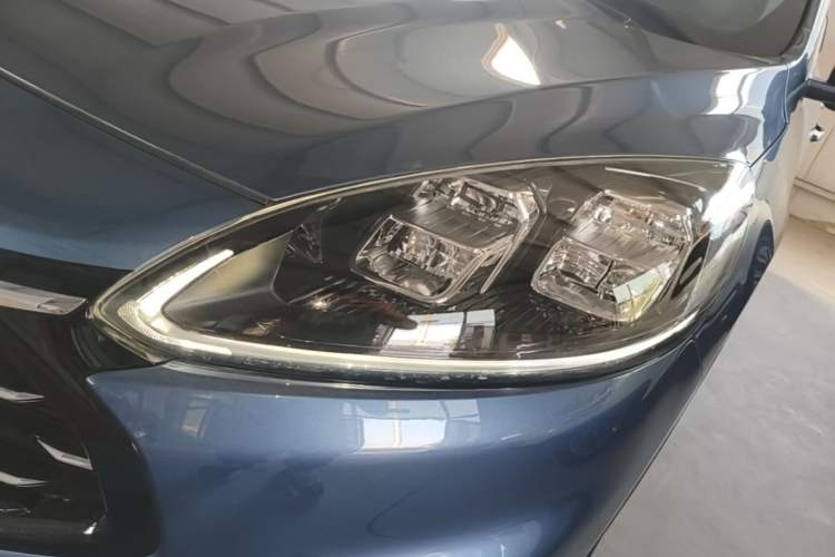 Used Ford Escape 2020 EcoBoost 245 Two-Wheel-Drive Titanium Edition Left Front Headlight