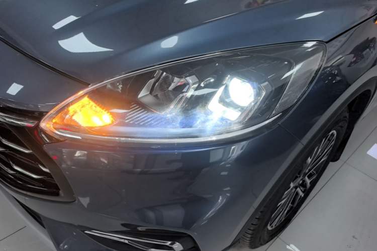 Used Ford Escape 2020 EcoBoost 245 Two-Wheel Drive Smart & Enjoyment Model Left Front Headlight