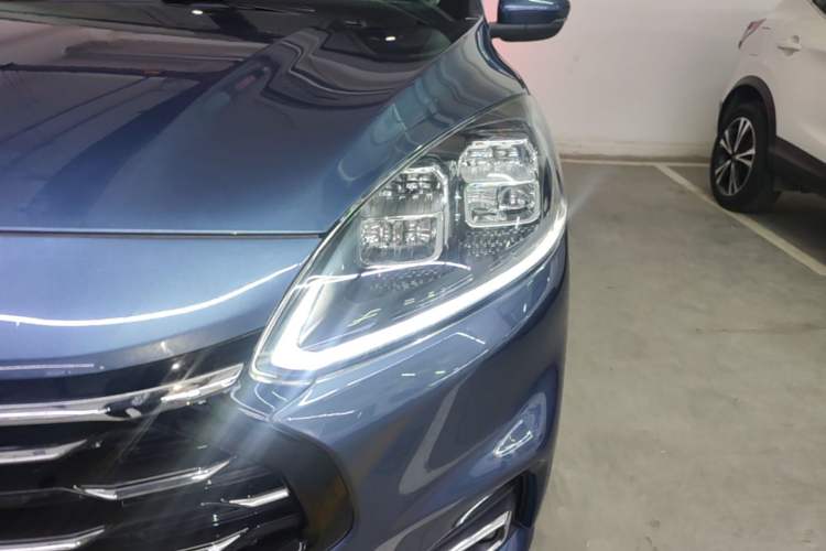 Used Ford Escape 2020 EcoBoost 245 Four-Wheel Drive Luxury Edition Left Front Headlight