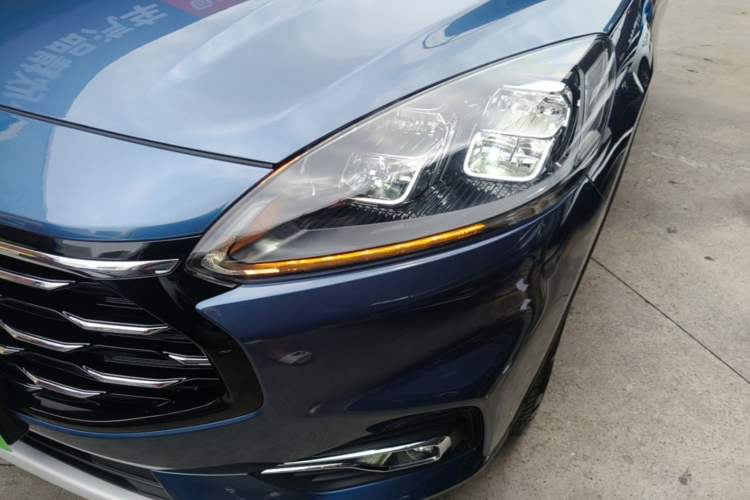Used Ford Escape 2020 EcoBoost 245 Two-Wheel-Drive Titanium Edition Left Front Headlight
