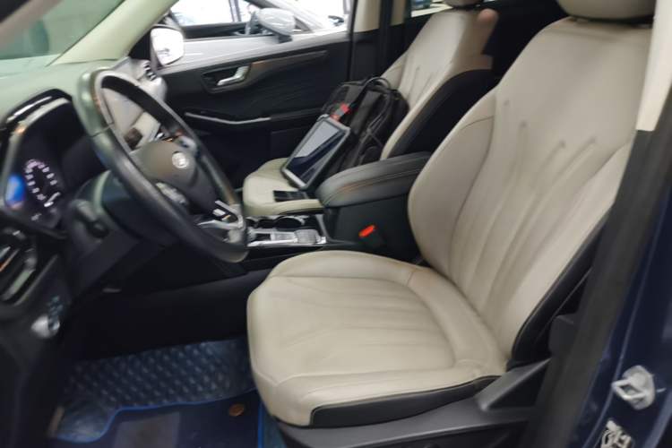 Used Ford Escape 2020 EcoBoost 245 Four-Wheel Drive ST-LINE Deluxe Edition Left Front Seat