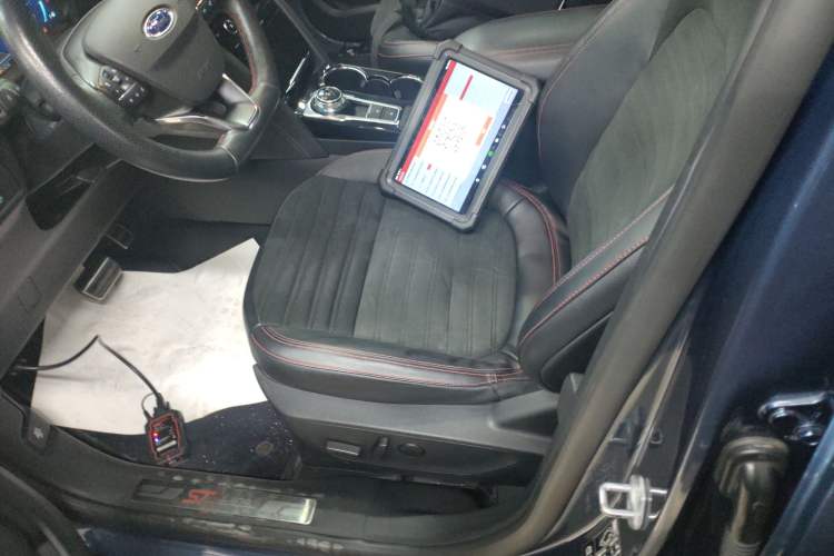 Used Ford Escape 2020 EcoBoost 245 Four-Wheel Drive ST-LINE Deluxe Edition Left Front Seat