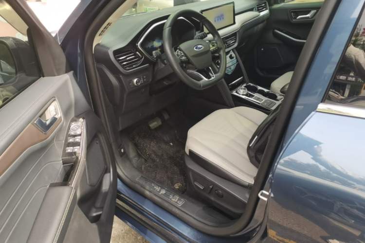 Used Ford Escape 2020 EcoBoost 245 Four-Wheel Drive Luxury Edition Left Front Seat