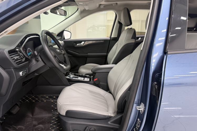 Used Ford Escape 2020 EcoBoost 245 Two-Wheel-Drive Comfort Edition Left Front Seat