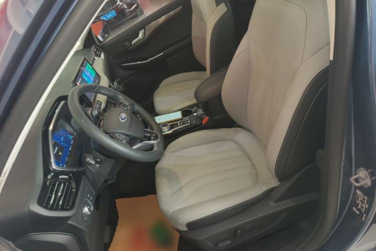 Used Ford Escape 2020 EcoBoost 245 Four-Wheel Drive Luxury Edition Left Front Seat