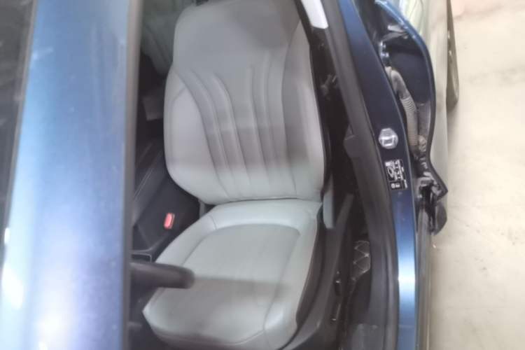Used Ford Escape 2020 EcoBoost 245 Two-Wheel-Drive Comfort Edition Left Front Seat