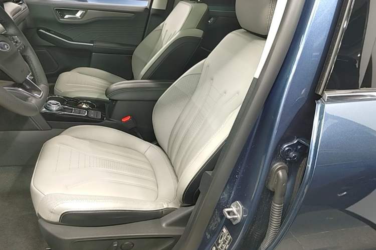 Used Ford Escape 2020 EcoBoost 245 Four-Wheel Drive Luxury Edition Left Front Seat