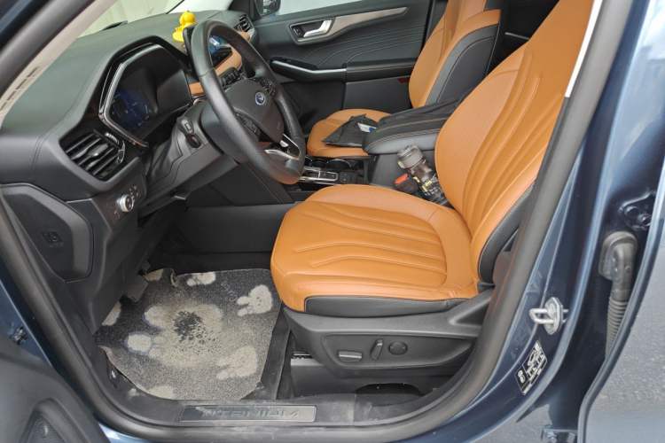 Used Ford Escape 2020 EcoBoost 245 Four-Wheel Drive Luxury Edition Left Front Seat