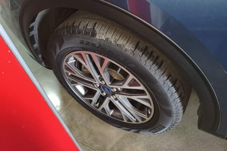 Used Ford Escape 2020 EcoBoost 245 Two-Wheel-Drive Titanium Edition Left Front Wheel Hub