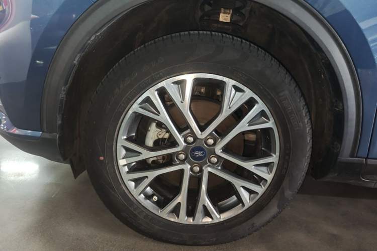 Used Ford Escape 2020 EcoBoost 245 Two-Wheel-Drive Titanium Edition Left Front Wheel Hub