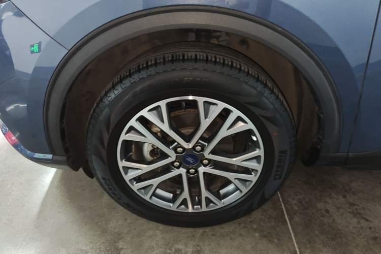 Used Ford Escape 2020 EcoBoost 245 Two-Wheel-Drive Titanium Edition Left Front Wheel Hub