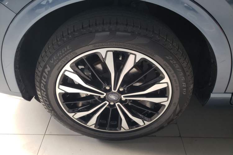 Used Ford Escape 2020 EcoBoost 245 Four-Wheel Drive ST-LINE Deluxe Edition Left Front Wheel Hub