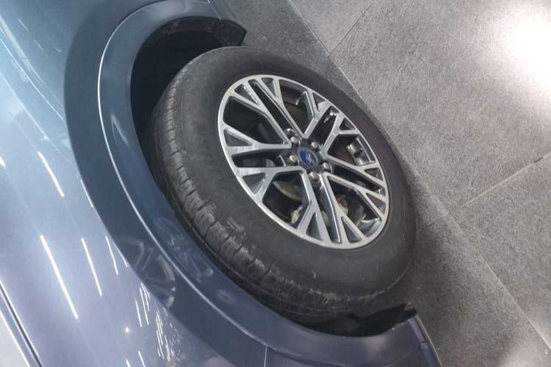 Used Ford Escape 2020 EcoBoost 245 Four-Wheel Drive Luxury Edition Left Front Wheel Hub