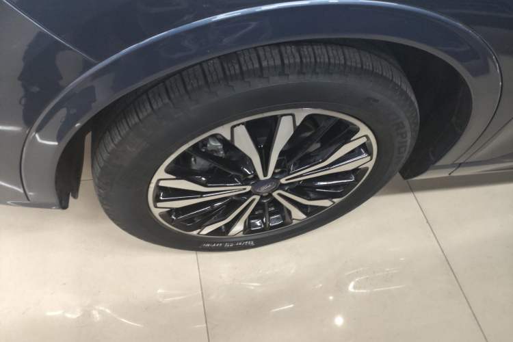 Used Ford Escape 2020 EcoBoost 245 Four-Wheel Drive ST-LINE Deluxe Edition Left Front Wheel Hub