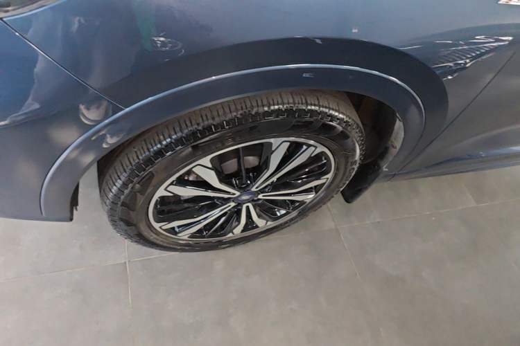 Used Ford Escape 2020 EcoBoost 245 Four-Wheel Drive ST-LINE Deluxe Edition Left Front Wheel Hub