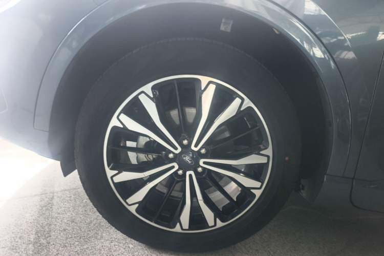 Used Ford Escape 2020 EcoBoost 245 Four-Wheel Drive ST-LINE Deluxe Edition Left Front Wheel Hub