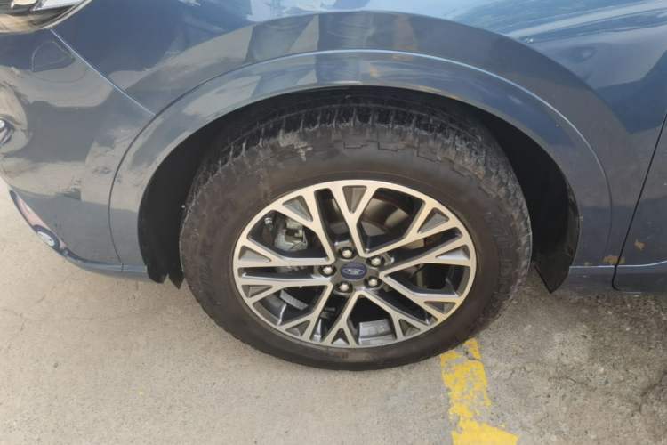 Used Ford Escape 2020 EcoBoost 245 Four-Wheel Drive Luxury Edition Left Front Wheel Hub