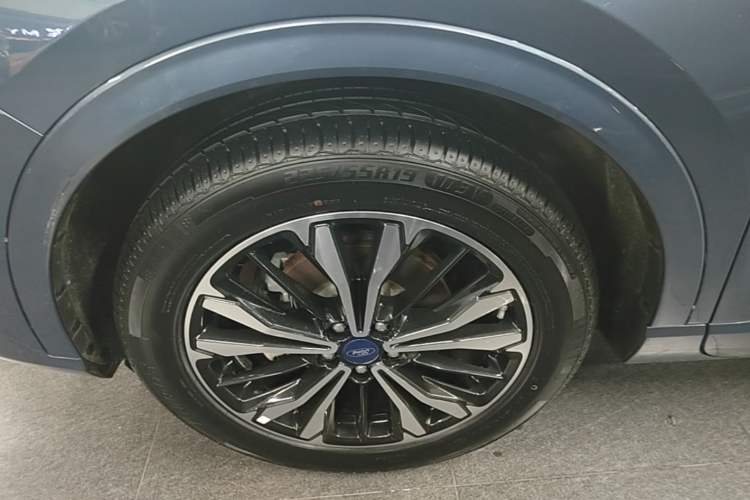 Used Ford Escape 2020 EcoBoost 245 Four-Wheel Drive ST-LINE Deluxe Edition Left Front Wheel Hub