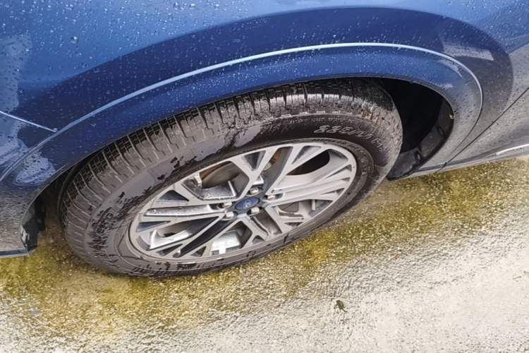 Used Ford Escape 2020 EcoBoost 245 Four-Wheel Drive Luxury Edition Left Front Wheel Hub