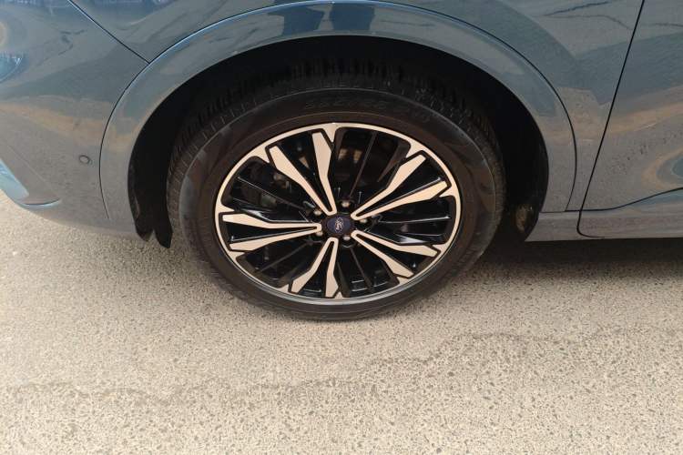 Used Ford Escape 2020 EcoBoost 245 Four-Wheel Drive ST-LINE Deluxe Edition Left Front Wheel Hub