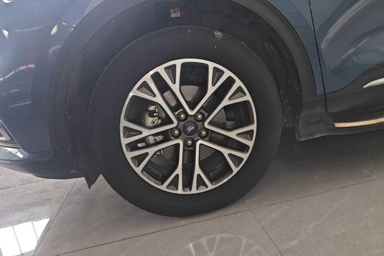 Used Ford Escape 2020 EcoBoost 245 Two-Wheel-Drive Titanium Edition Left Front Wheel Hub