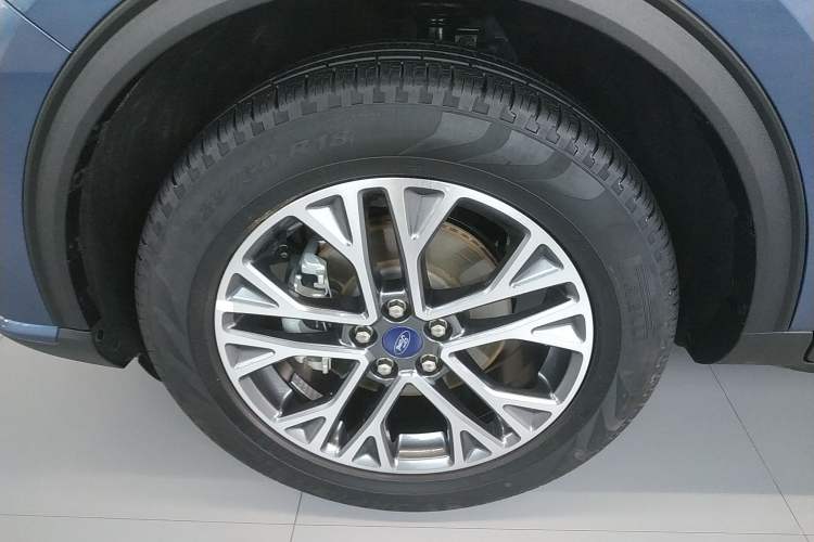Used Ford Escape 2020 EcoBoost 245 Two-Wheel-Drive Titanium Edition Left Front Wheel Hub