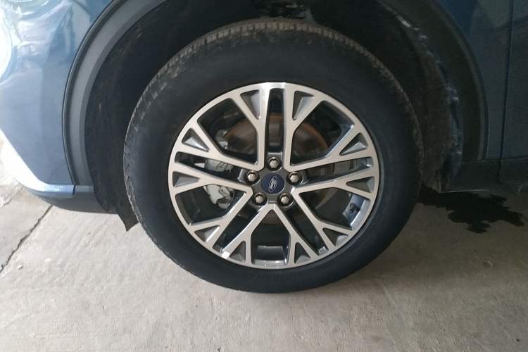 Used Ford Escape 2020 EcoBoost 245 Two-Wheel-Drive Titanium Edition Left Front Wheel Hub