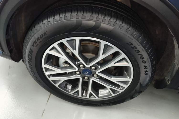 Used Ford Escape 2020 EcoBoost 245 Two-Wheel-Drive Titanium Edition Left Front Wheel Hub