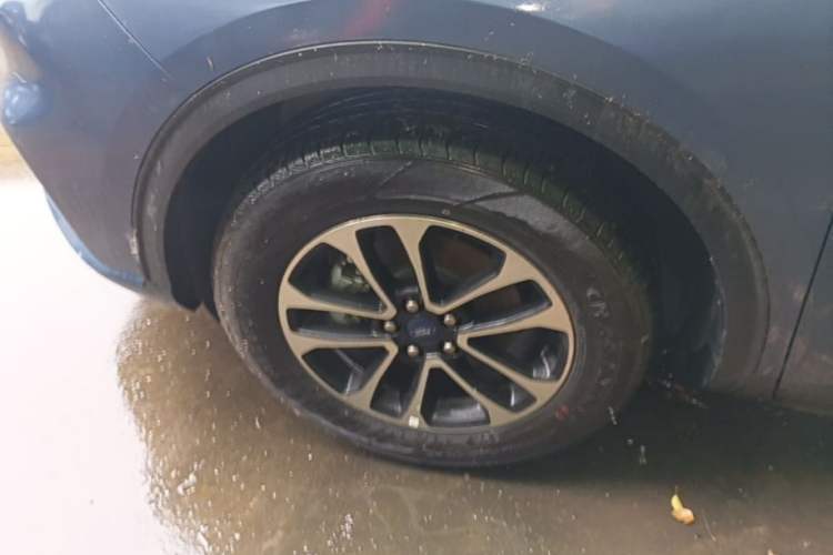 Used Ford Escape 2020 EcoBoost 245 Two-Wheel-Drive Comfort Edition Left Front Wheel Hub