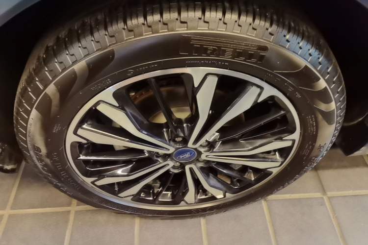 Used Ford Escape 2020 EcoBoost 245 Four-Wheel Drive ST-LINE Deluxe Edition Left Front Wheel Hub