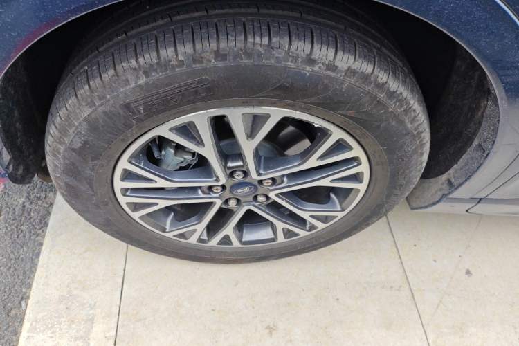 Used Ford Escape 2020 EcoBoost 245 Four-Wheel Drive Luxury Edition Left Front Wheel Hub