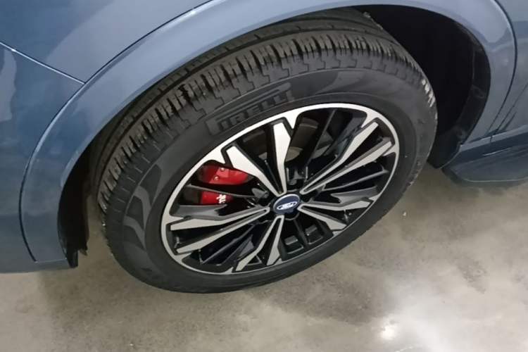 Used Ford Escape 2020 EcoBoost 245 Four-Wheel Drive ST-LINE Deluxe Edition Left Front Wheel Hub