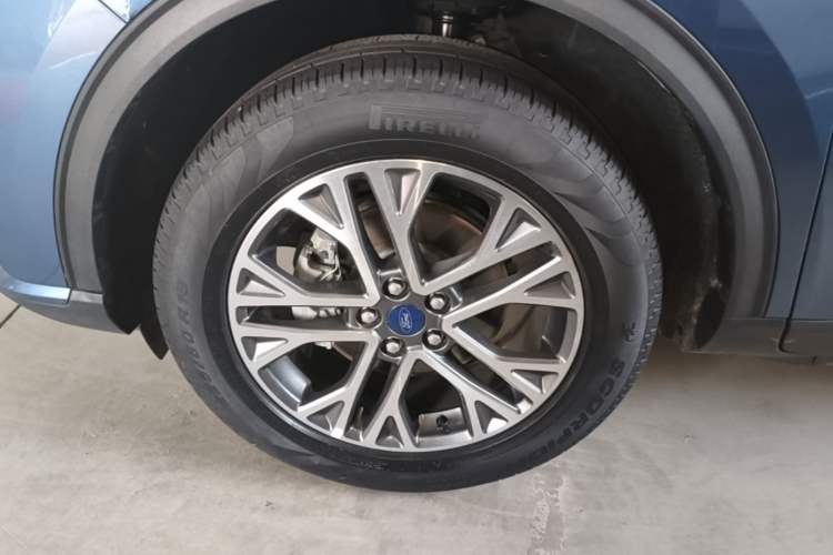 Used Ford Escape 2020 EcoBoost 245 Two-Wheel-Drive Titanium Edition Left Front Wheel Hub