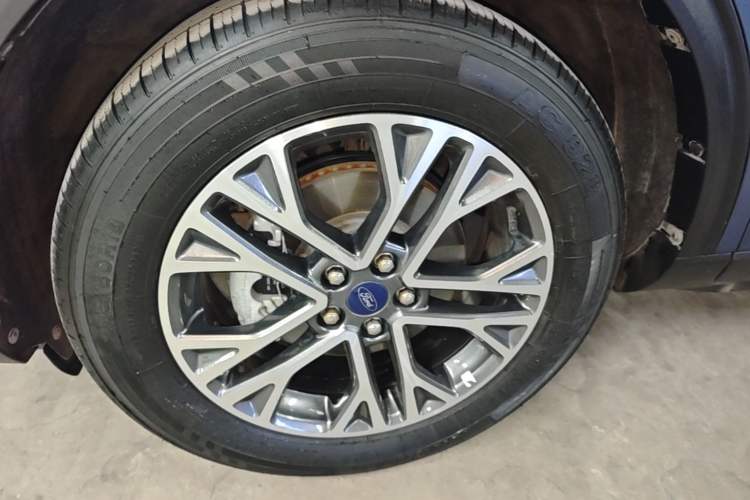 Used Ford Escape 2020 EcoBoost 245 Two-Wheel-Drive Titanium Edition Left Front Wheel Hub