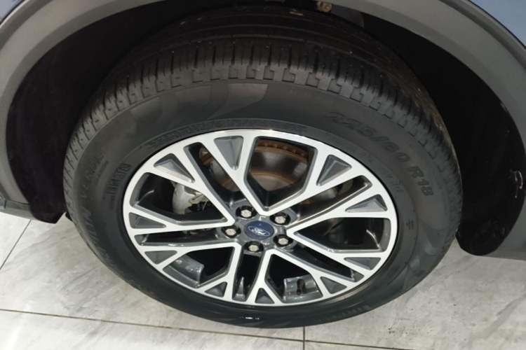 Used Ford Escape 2020 EcoBoost 245 Two-Wheel-Drive Titanium Edition Left Front Wheel Hub