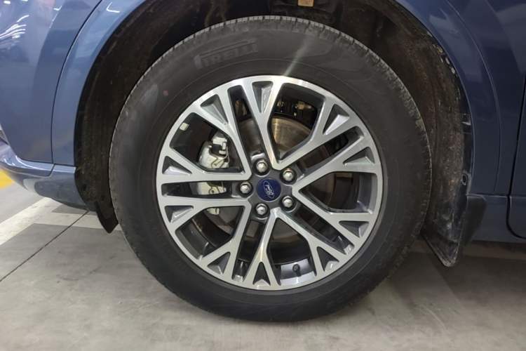 Used Ford Escape 2020 EcoBoost 245 Four-Wheel Drive Luxury Edition Left Front Wheel Hub