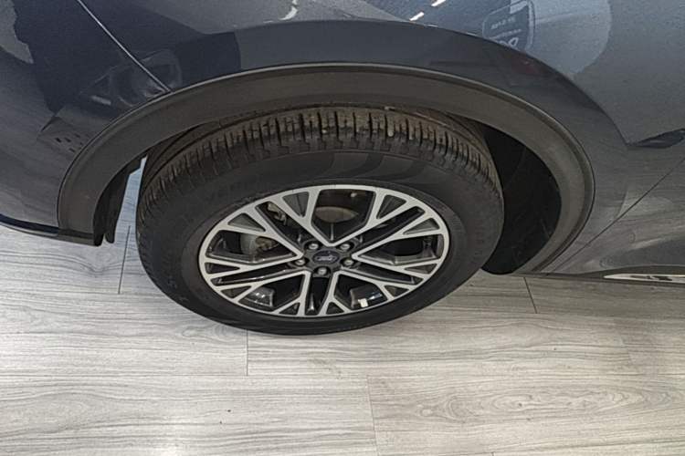 Used Ford Escape 2020 EcoBoost 245 Two-Wheel-Drive Titanium Edition Left Front Wheel Hub