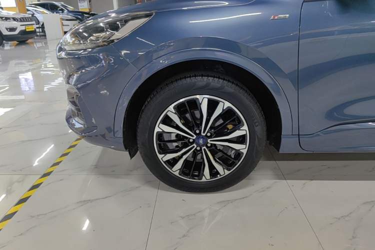 Used Ford Escape 2020 EcoBoost 245 Four-Wheel Drive ST-LINE Deluxe Edition Left Front Wheel Hub