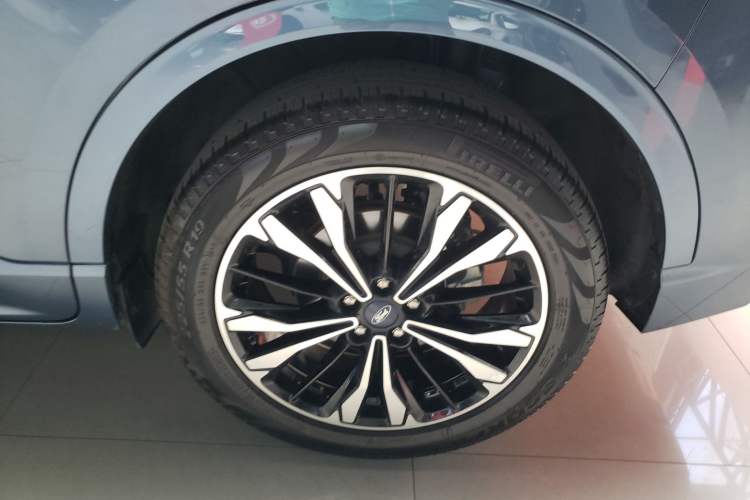 Used Ford Escape 2020 EcoBoost 245 Four-Wheel Drive ST-LINE Deluxe Edition Left Rear Wheel Hub