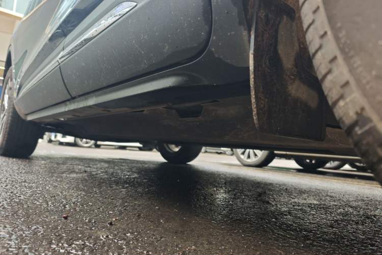 Used Ford Escape 2020 EcoBoost 245 Two-Wheel-Drive Titanium Edition Left Side Sill