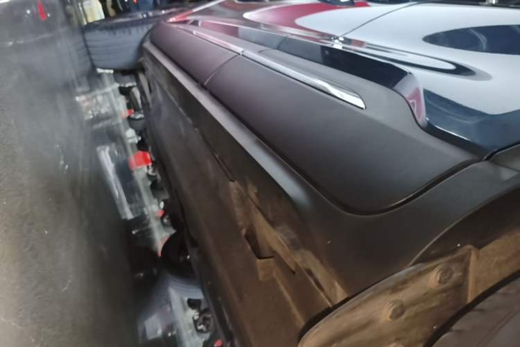 Used Ford Escape 2020 EcoBoost 245 Two-Wheel-Drive Titanium Edition Left Side Sill