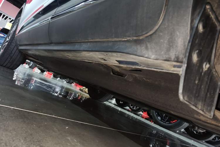 Used Ford Escape 2020 EcoBoost 245 Two-Wheel-Drive Titanium Edition Left Side Sill