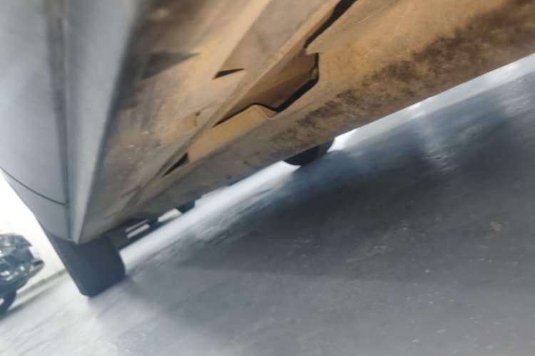 Used Ford Escape 2020 EcoBoost 245 Four-Wheel Drive ST-LINE Deluxe Edition Left Side Sill