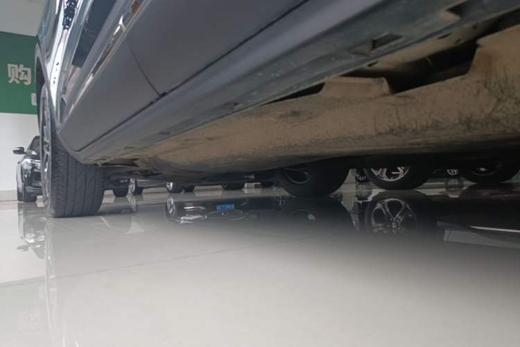 Used Ford Escape 2020 EcoBoost 245 Four-Wheel Drive Titanium Edition Left Side Sill