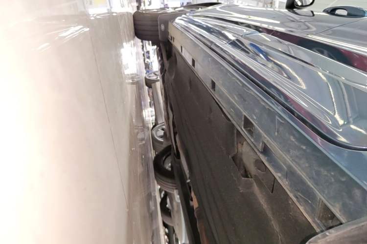 Used Ford Escape 2020 EcoBoost 245 Four-Wheel Drive ST-LINE Deluxe Edition Left Side Sill