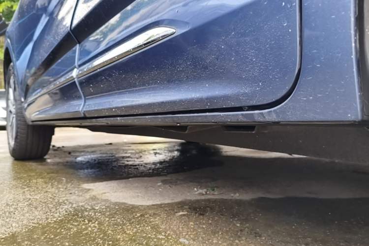 Used Ford Escape 2020 EcoBoost 245 Four-Wheel Drive Luxury Edition Left Side Sill