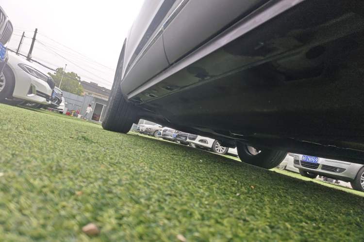 Used Ford Escape 2020 EcoBoost 245 Two-Wheel-Drive Titanium Edition Left Side Sill