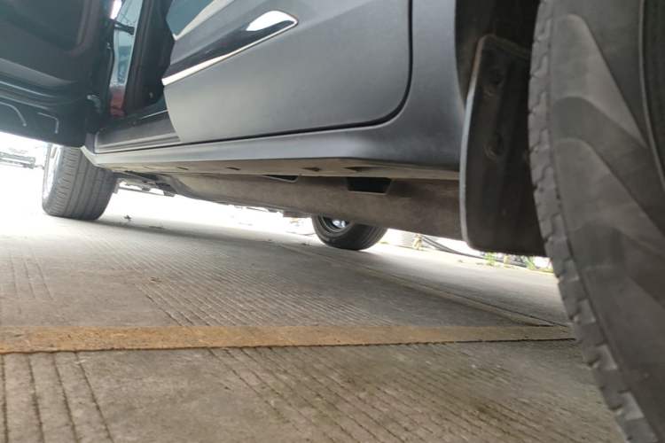 Used Ford Escape 2020 EcoBoost 245 Two-Wheel-Drive Titanium Edition Left Side Sill